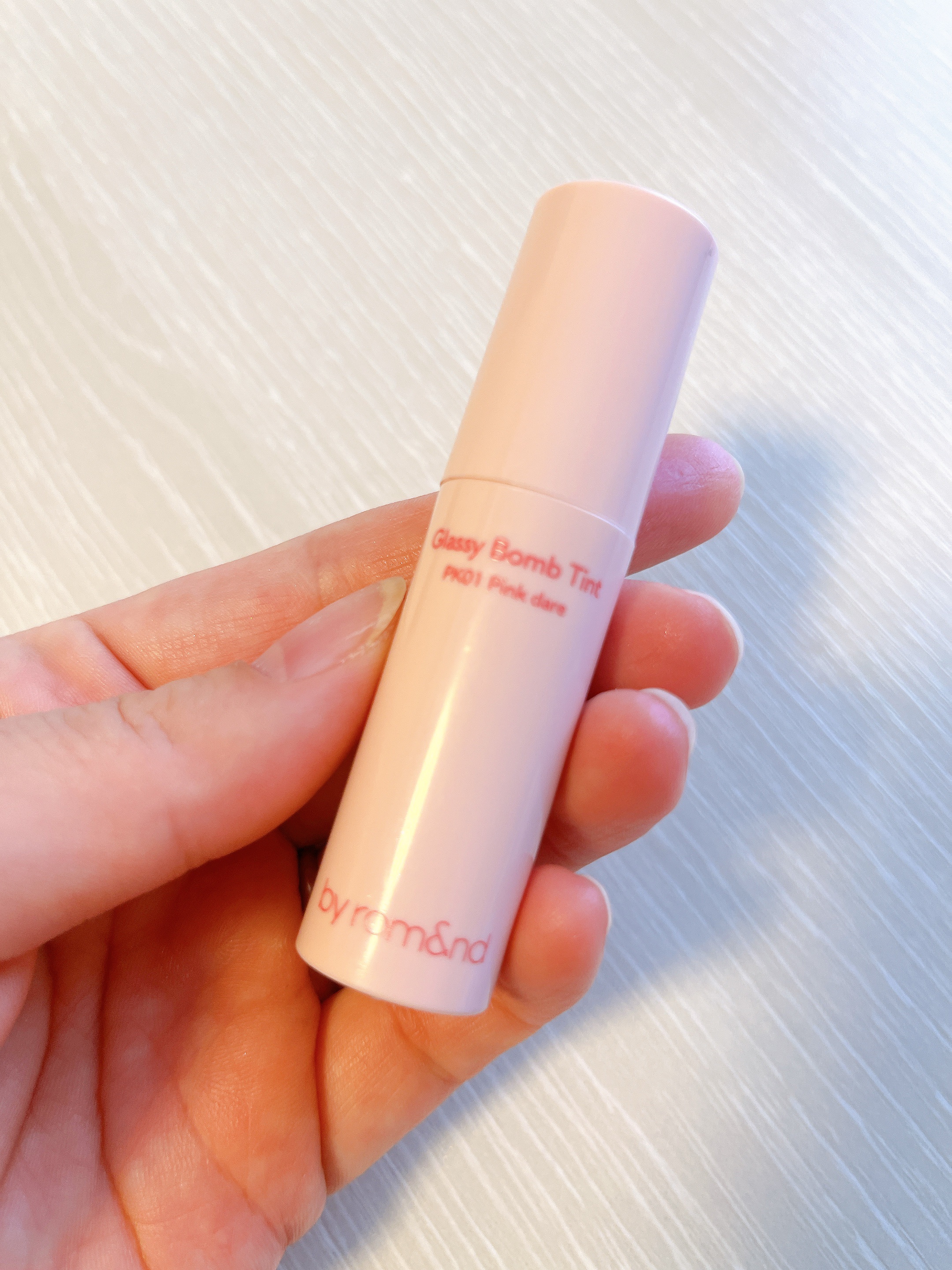 アンドバイロムアンド　グラッシーボムティント/&nd by rom&nd/リップティントを使ったクチコミ（1枚目）