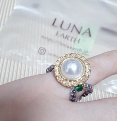 LUNA earth クリアヘアクリップのクチコミ「先日紹介したネックレスを購入したお店で今度はかわいいビーズリング💍
シンプルなデザインも良いけ.....」（2枚目）