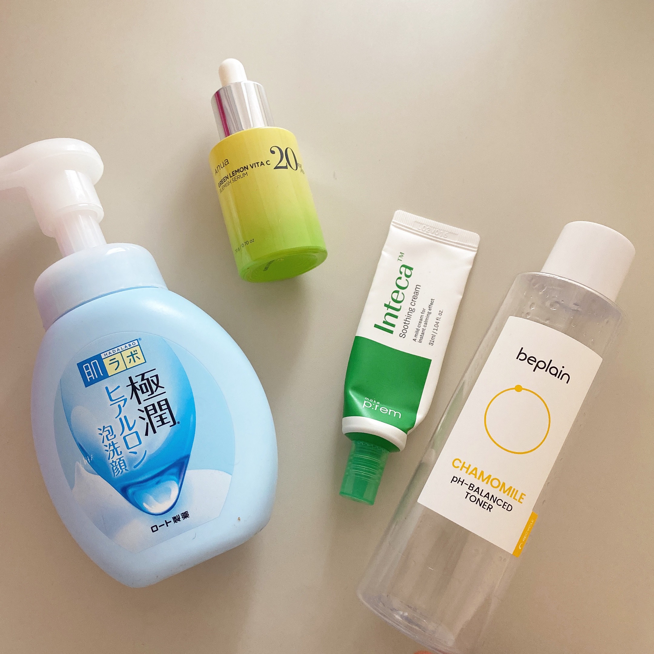 \1月使い切りスキンケア🧴/




☑︎極潤　ヒアルロン泡洗顔

　→シンプルで使いやすい◎肌状態問わずに使えるし、洗い上がりもつっぱらない👍


☑︎beplain カモミール弱酸性トナー

　→これは何本もリピするくらい大好きなシ