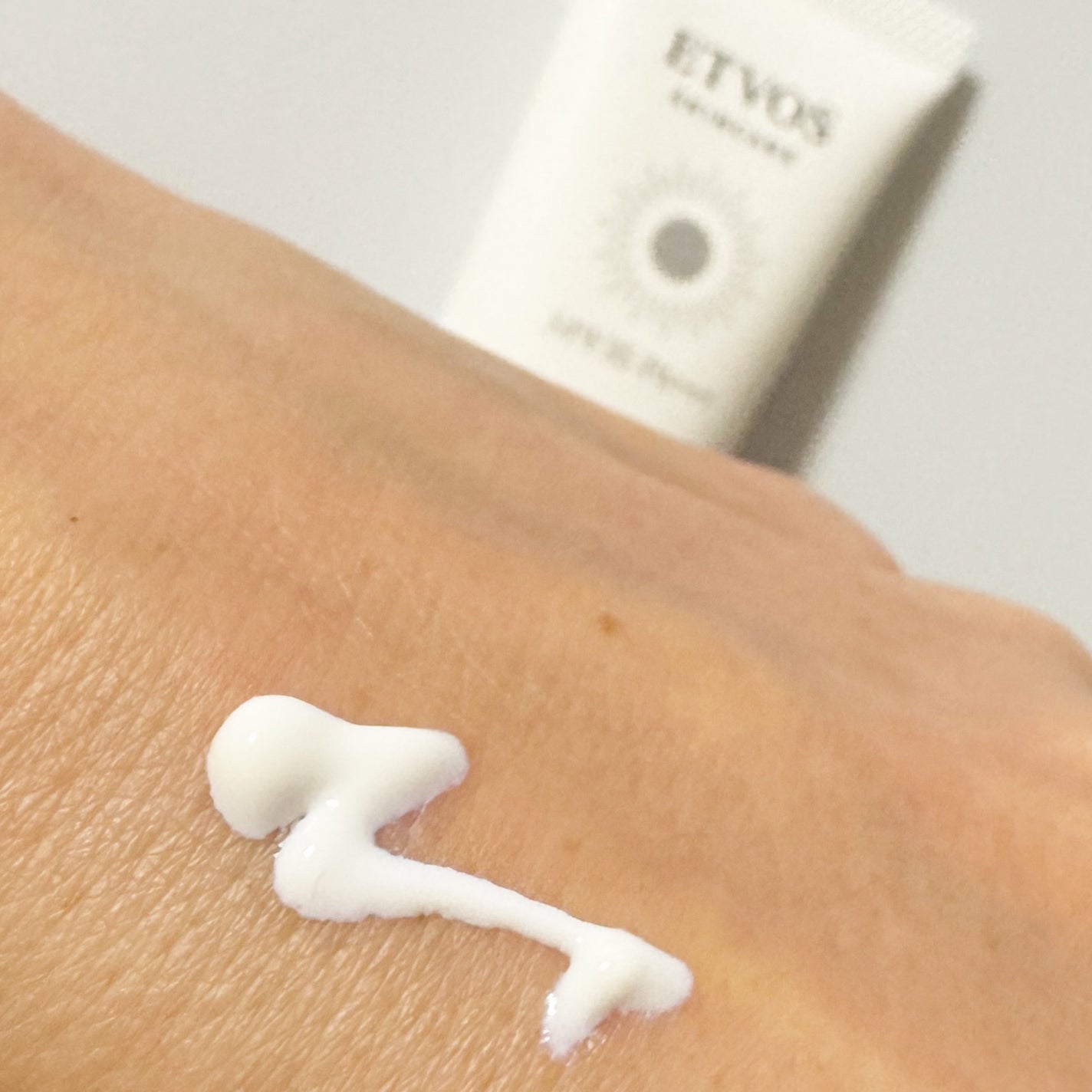 ミネラルUVアクアセラム/エトヴォス/美容液を使ったクチコミ(2枚目)