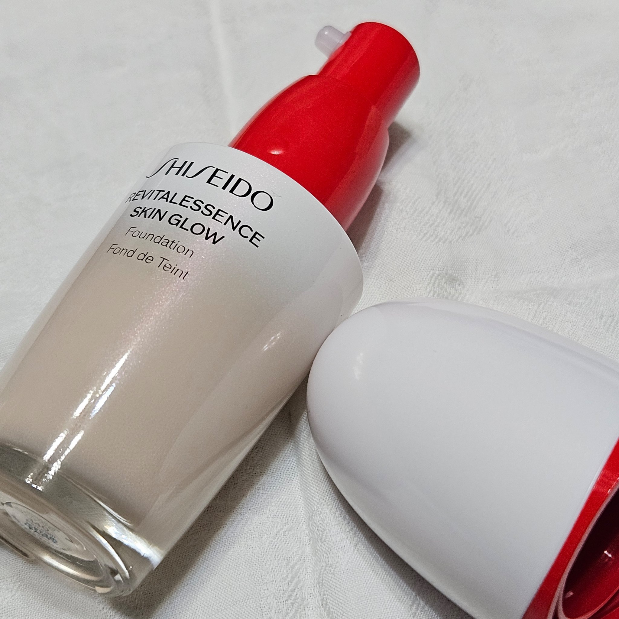 エッセンス スキングロウ ファンデーション 140 Porcelain/SHISEIDO/リキッドファンデーションを使ったクチコミ（3枚目）