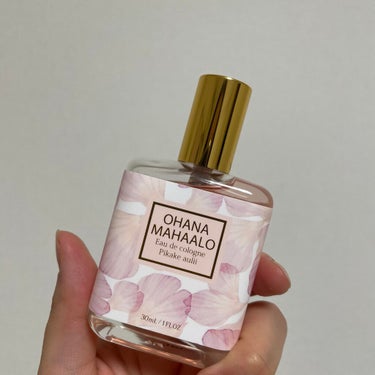 オハナマハロの1番人気です！
大好きな香りで、もう3本目になります。

お高い香水も好きですが、この香水みたいに甘い桃みたいな香りの香水が個人的には大好きです。
男子ウケもなかなかよいです！

持続時間