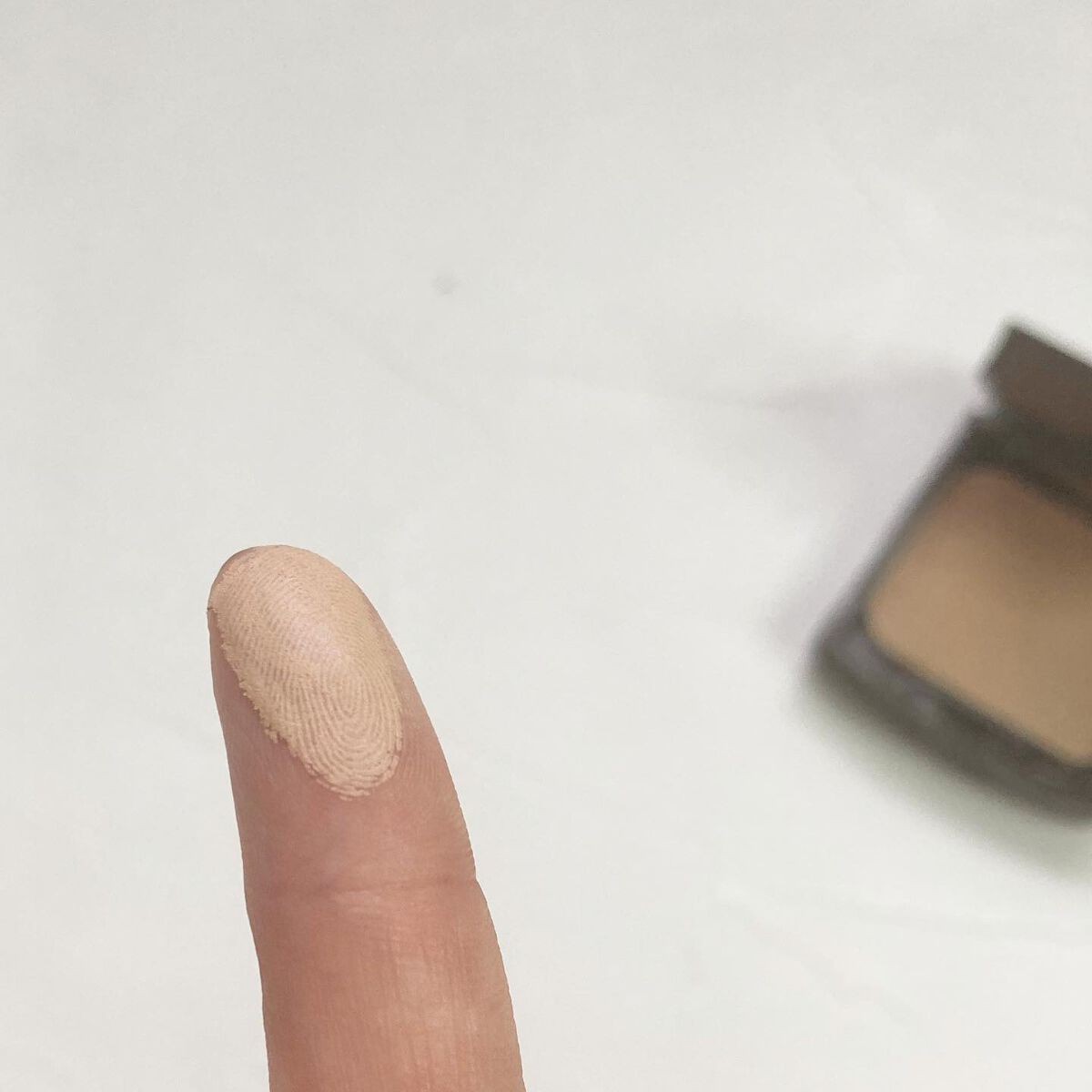 est イルミネーティング パウダーファンデーションのクチコミ「@est_jp 
パウダーファンデーションの軽さと
リキッドファンデーションの密着性を両立
⁡.....」（3枚目）