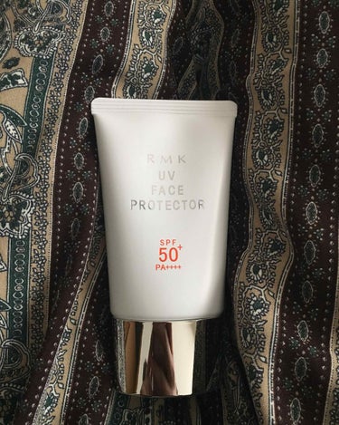 初めて買いました！
感想は「あ、めっちゃいい」ってかんじですw

値段も手頃で、spf50なのに乾燥しないですぅ
50グラム？入っているので惜しみなくつかえます(☝︎ ՞ਊ ՞)☝︎

お肌キレイな方は