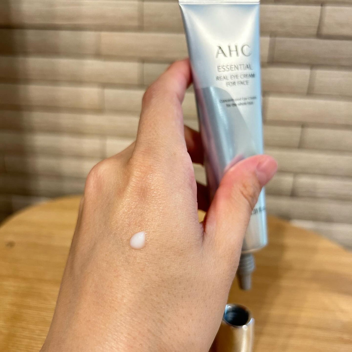 エッセンシャル リアル アイクリーム フォーフェイス/AHC/アイケア・アイクリームを使ったクチコミ(7枚目)