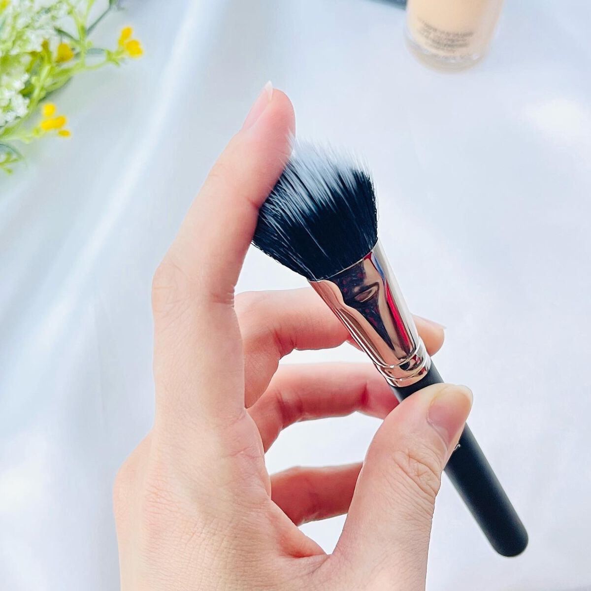 スタジオフィックス フルイッド SPF 15 NC25（標準色）/M・A・C/リキッドファンデーションを使ったクチコミ（3枚目）