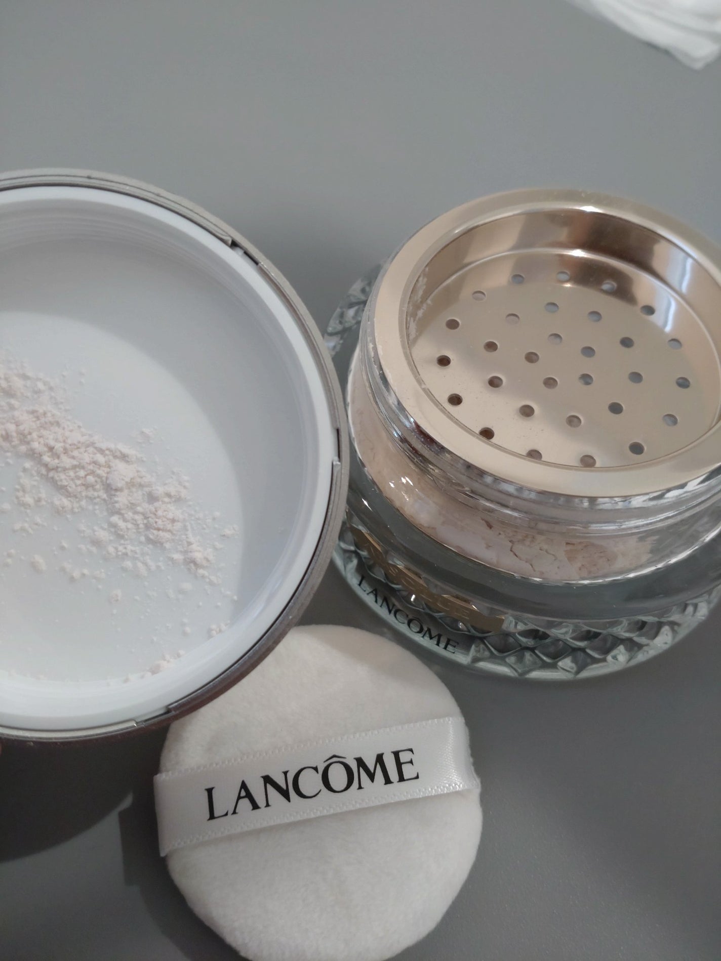 アプソリュ エッセンス イン パウダー/LANCOME/ルースパウダーを使ったクチコミ(2枚目)