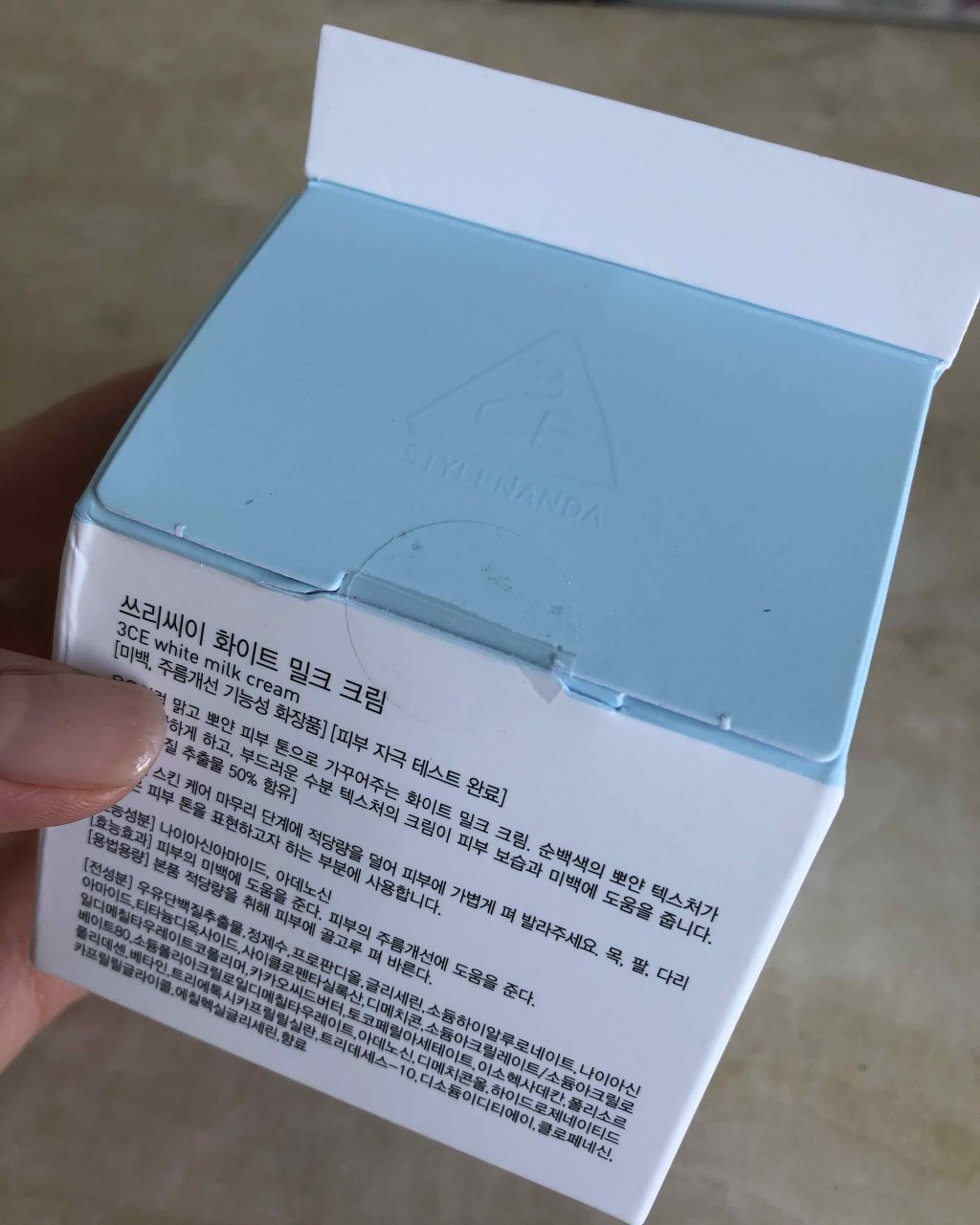 WHITE MILK CREAM/3CE/フェイスクリームを使ったクチコミ（3枚目）