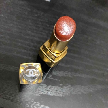 
CHANEL  “ROUGE COCO FRASH”

70番　ATTITUDE


初CHANELのリップなのですが、赤すぎない絶妙な色味が最高！



ラメも主張しすぎないきらきらで、、



ベ