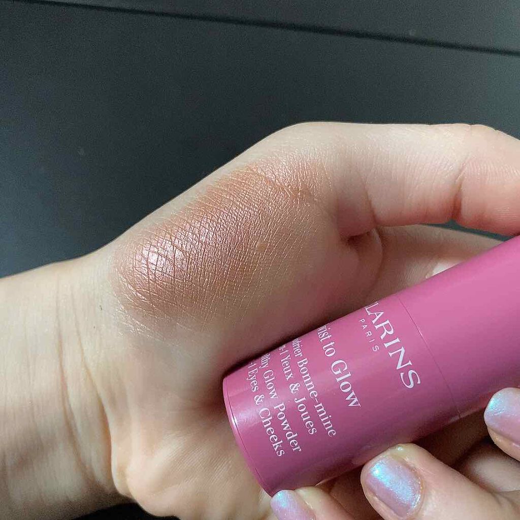 ツイスト＆グロー パウダースティック/CLARINS/単色アイシャドウを使ったクチコミ（1枚目）