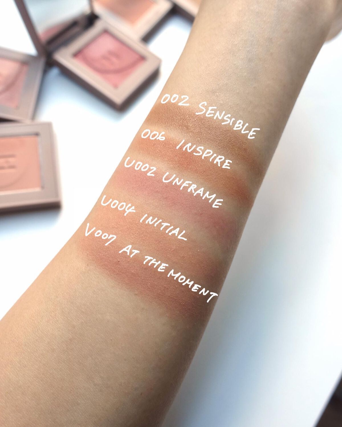 ニューデップスアイシャドウ SH004 アンフレーム/hince/単色アイシャドウを使ったクチコミ（2枚目）