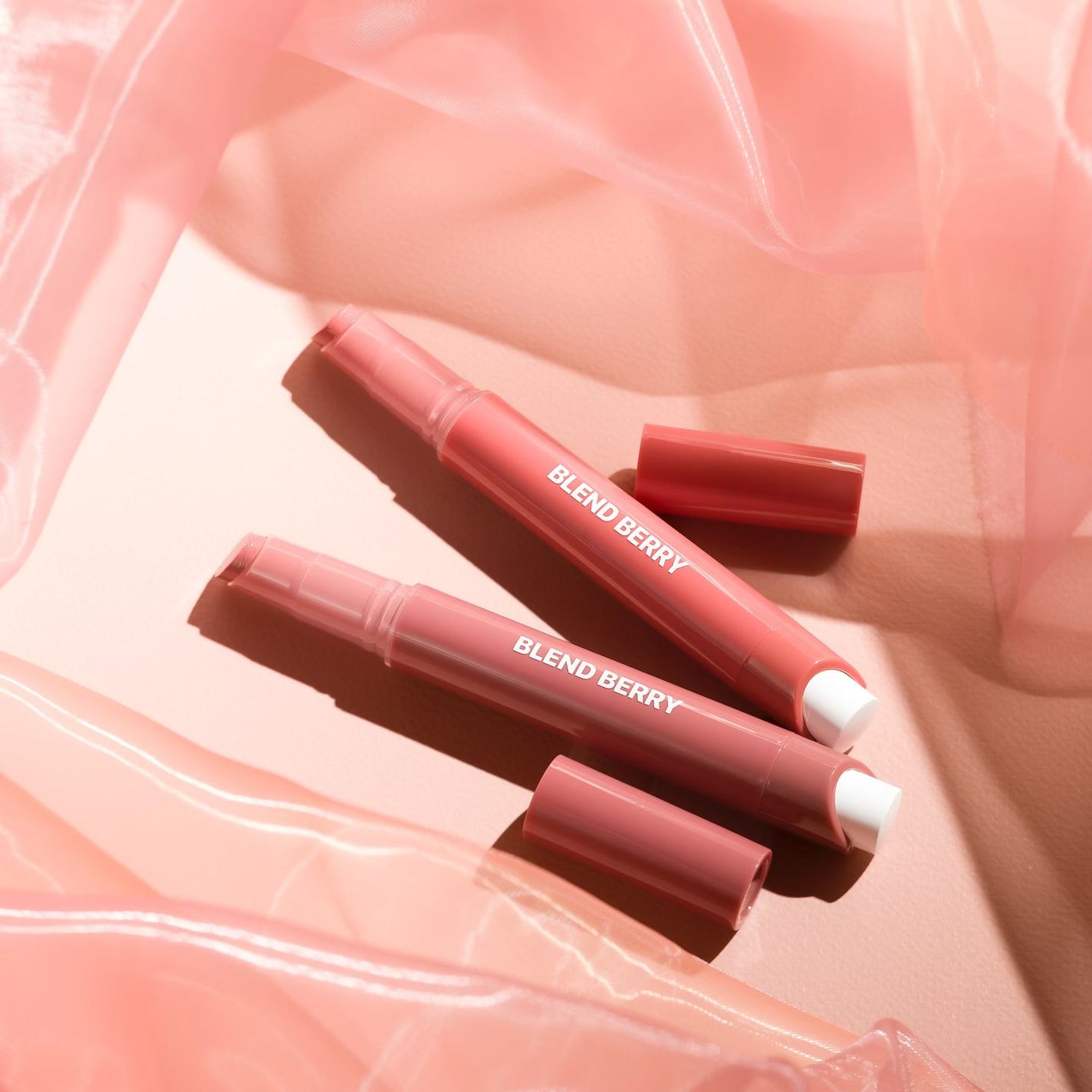 【公式】BLEND BERRY on LIPS 「愛らしさと大人っぽさを兼ね備えたBLENDBERRYの人気アイ..」(1枚目)