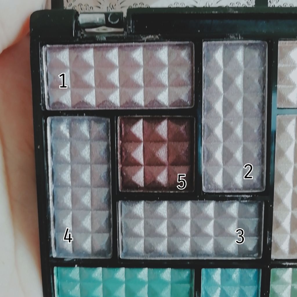 30COLORSEYESHADOWPALETTE/Dolly Angel/アイシャドウパレットを使ったクチコミ(2枚目)