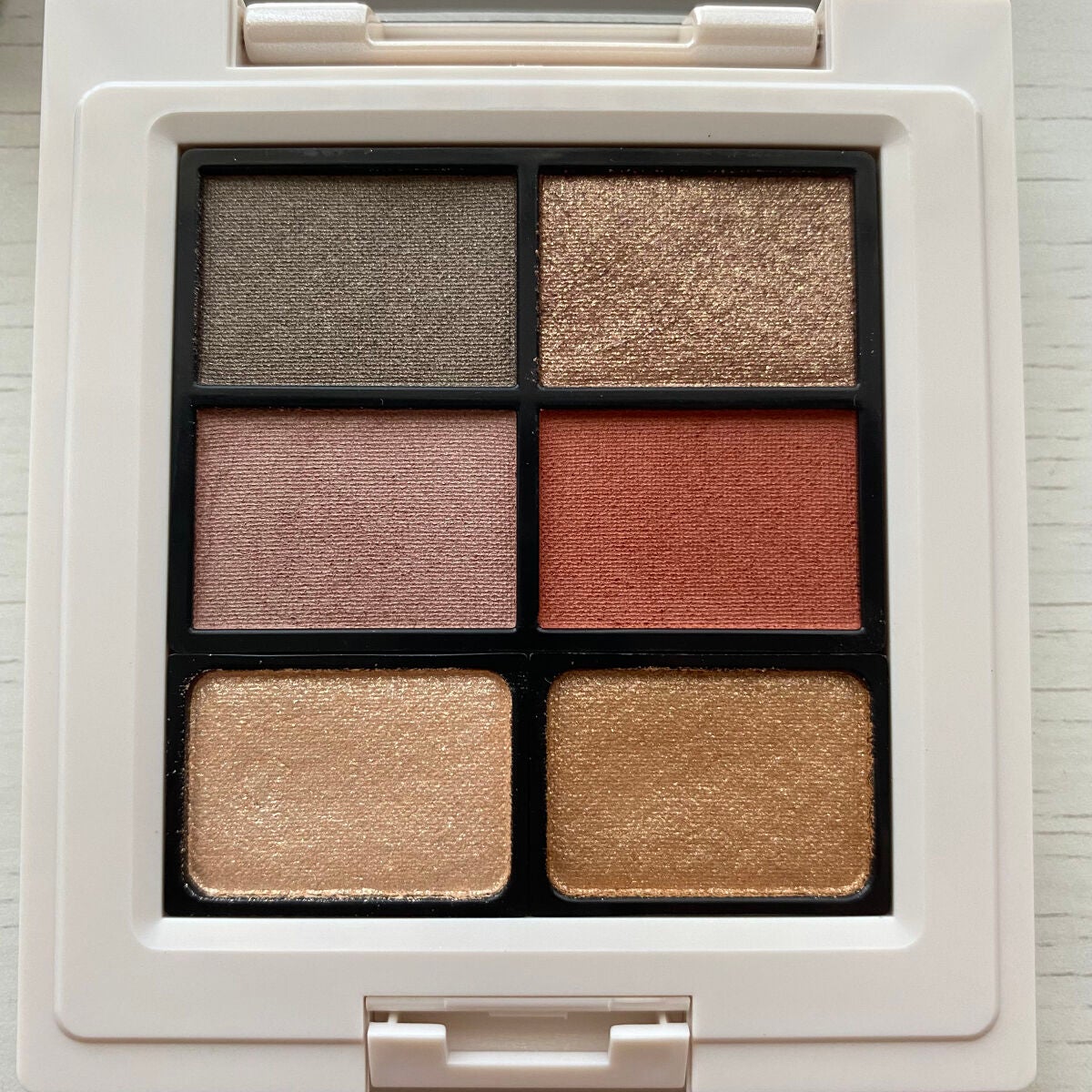 ミネラルクラッシィシャドー2022CF/エトヴォス/アイシャドウパレットを使ったクチコミ(2枚目)