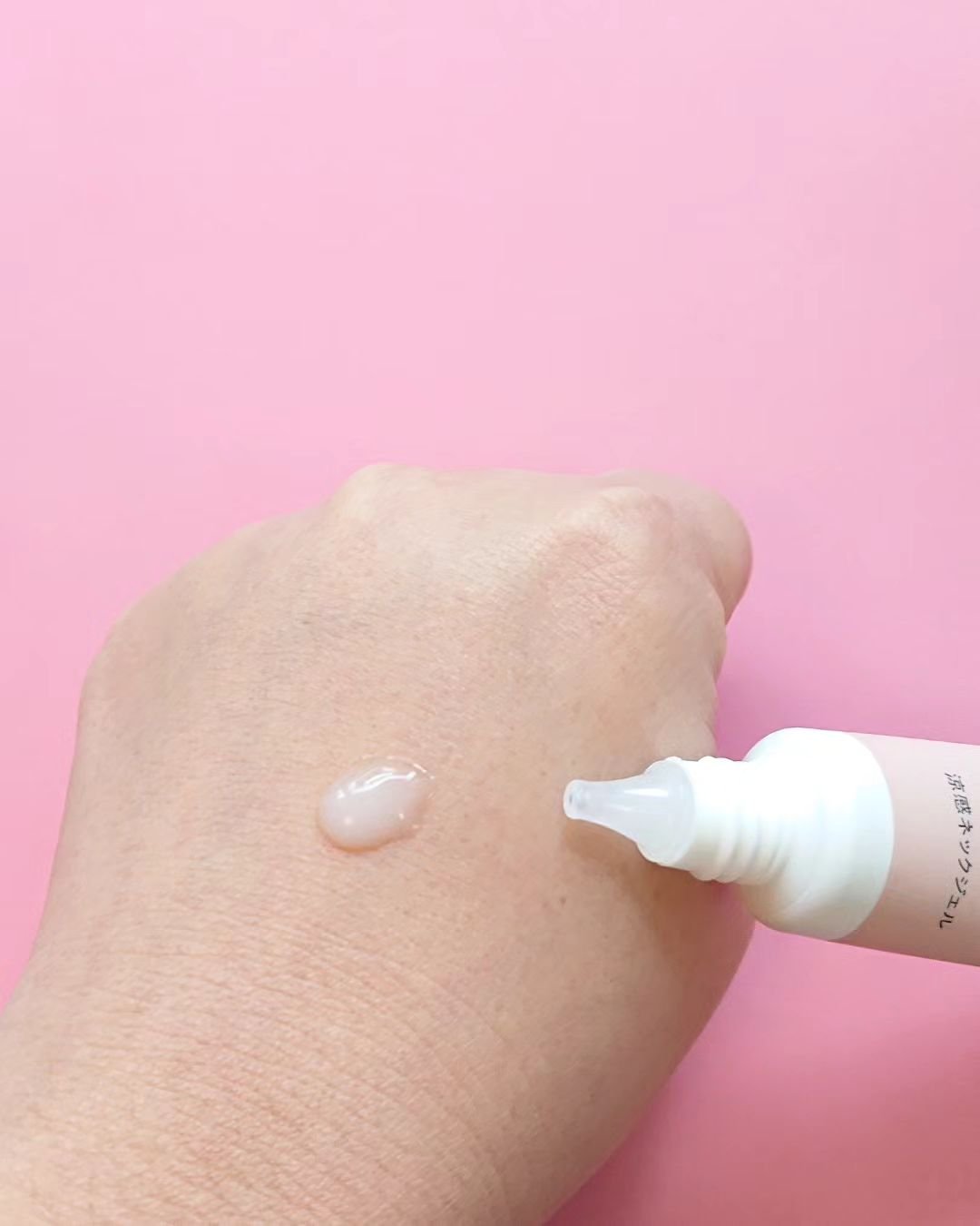 8x4 アロマスイッチ 涼感ネックジェル パリスブーケの香り/８ｘ４/デオドラント・制汗剤を使ったクチコミ（3枚目）