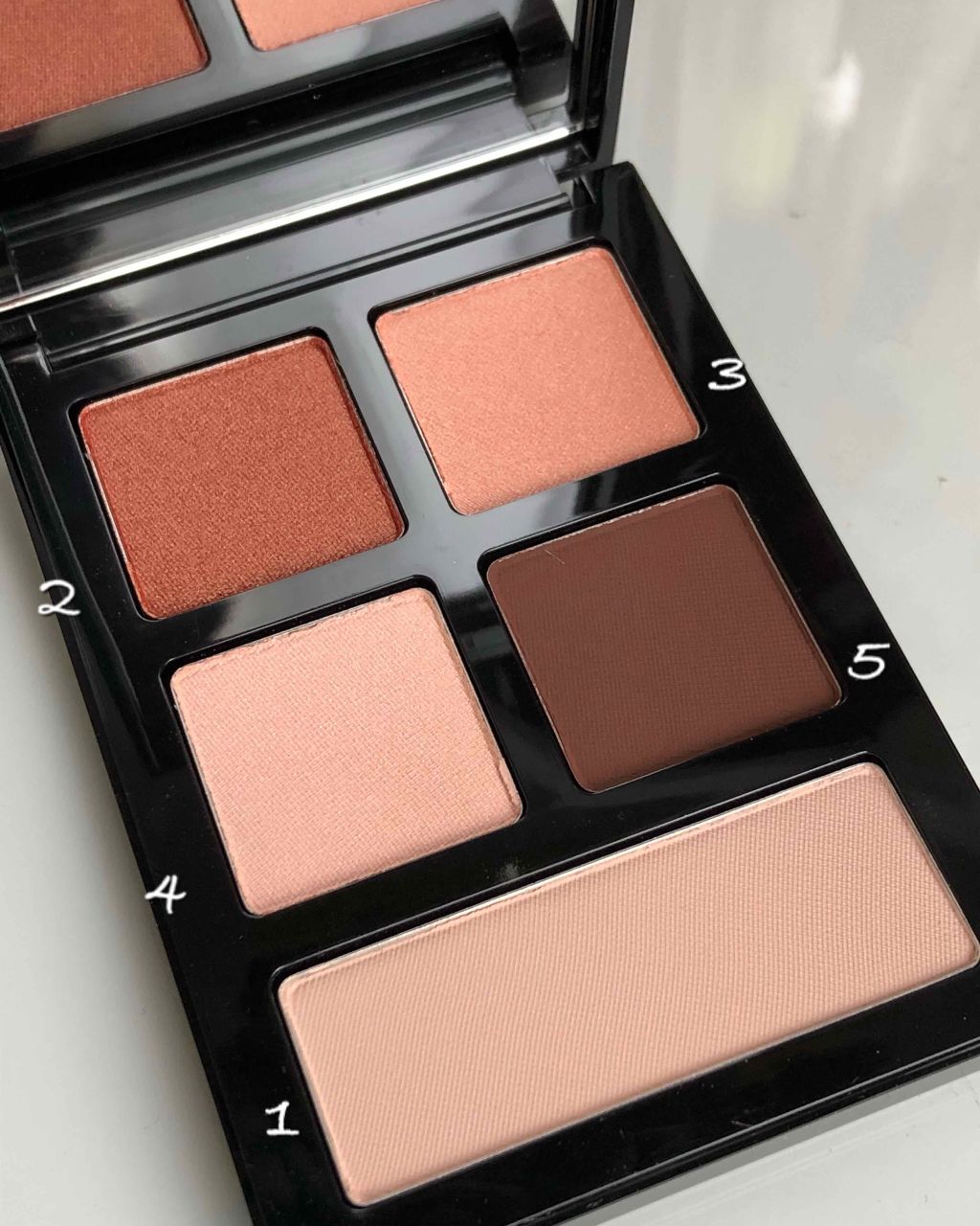 エッセンシャル マルチカラー アイシャドウパレット/BOBBI BROWN/アイシャドウパレットを使ったクチコミ(2枚目)