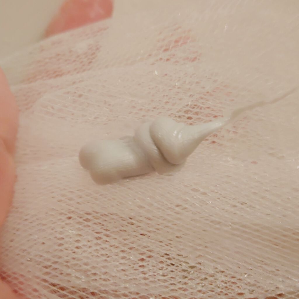 こころん❤のクチコミ「うるおいをまもりながら、つるつるすべすべの素肌に洗い上げる洗顔クリーム。炭を含んだ濃密な泡が、.....」（2枚目）