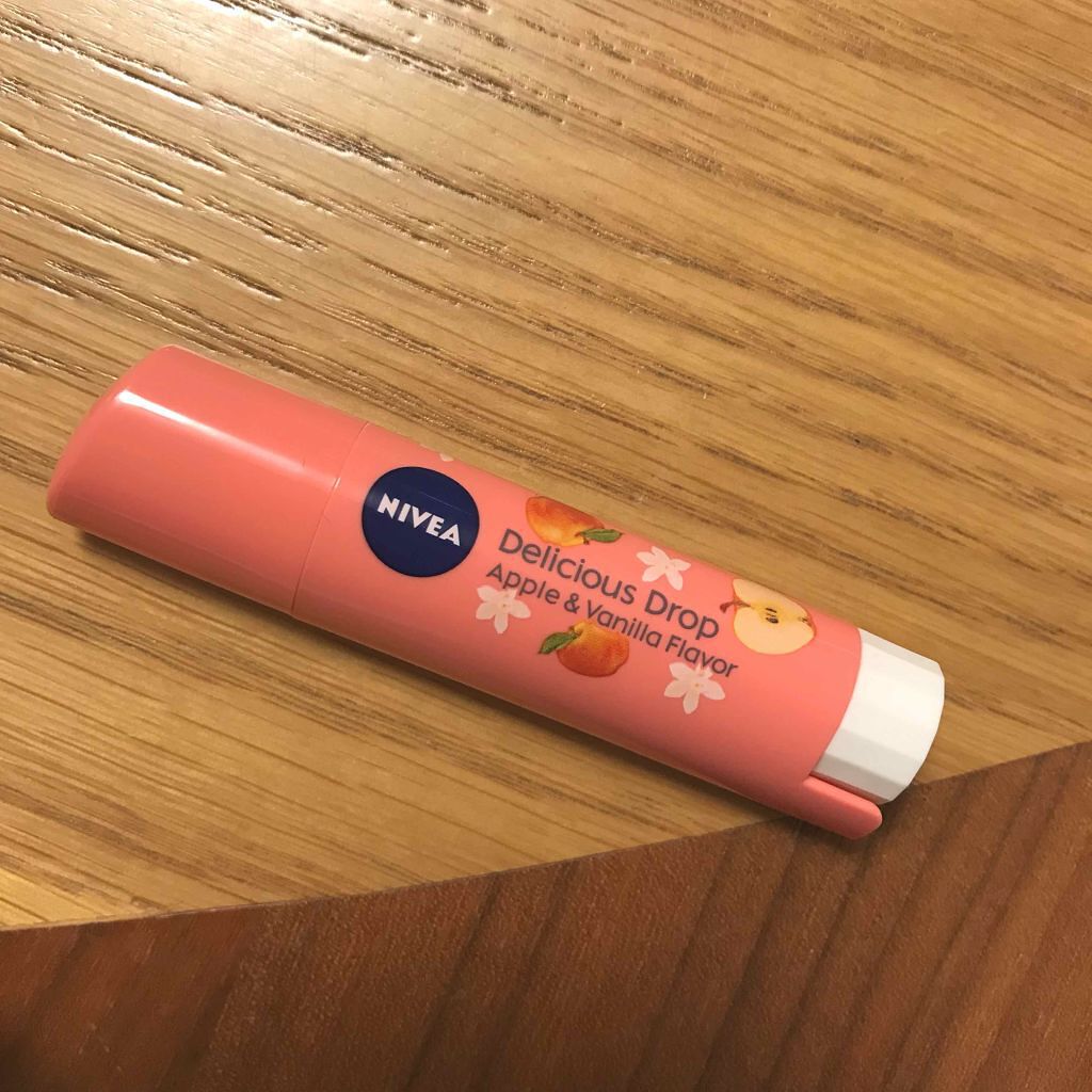 フレーバーリップ デリシャスドロップ アップルの香り〜バニラの香りのアクセント/ニベア/リップクリームを使ったクチコミ(2枚目)