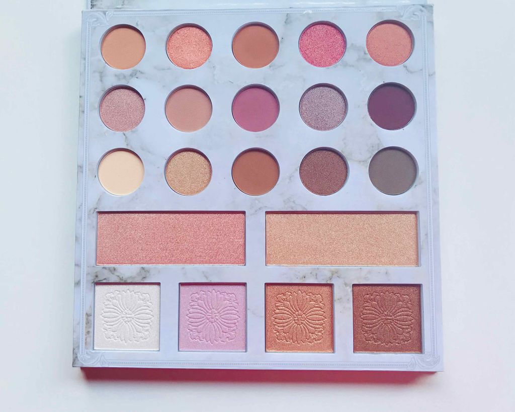 Carli Bybel Deluxe Edition 21 Color Eyeshadow & Highlighter Palette/bh cosmetics/アイシャドウパレットを使ったクチコミ(3枚目)