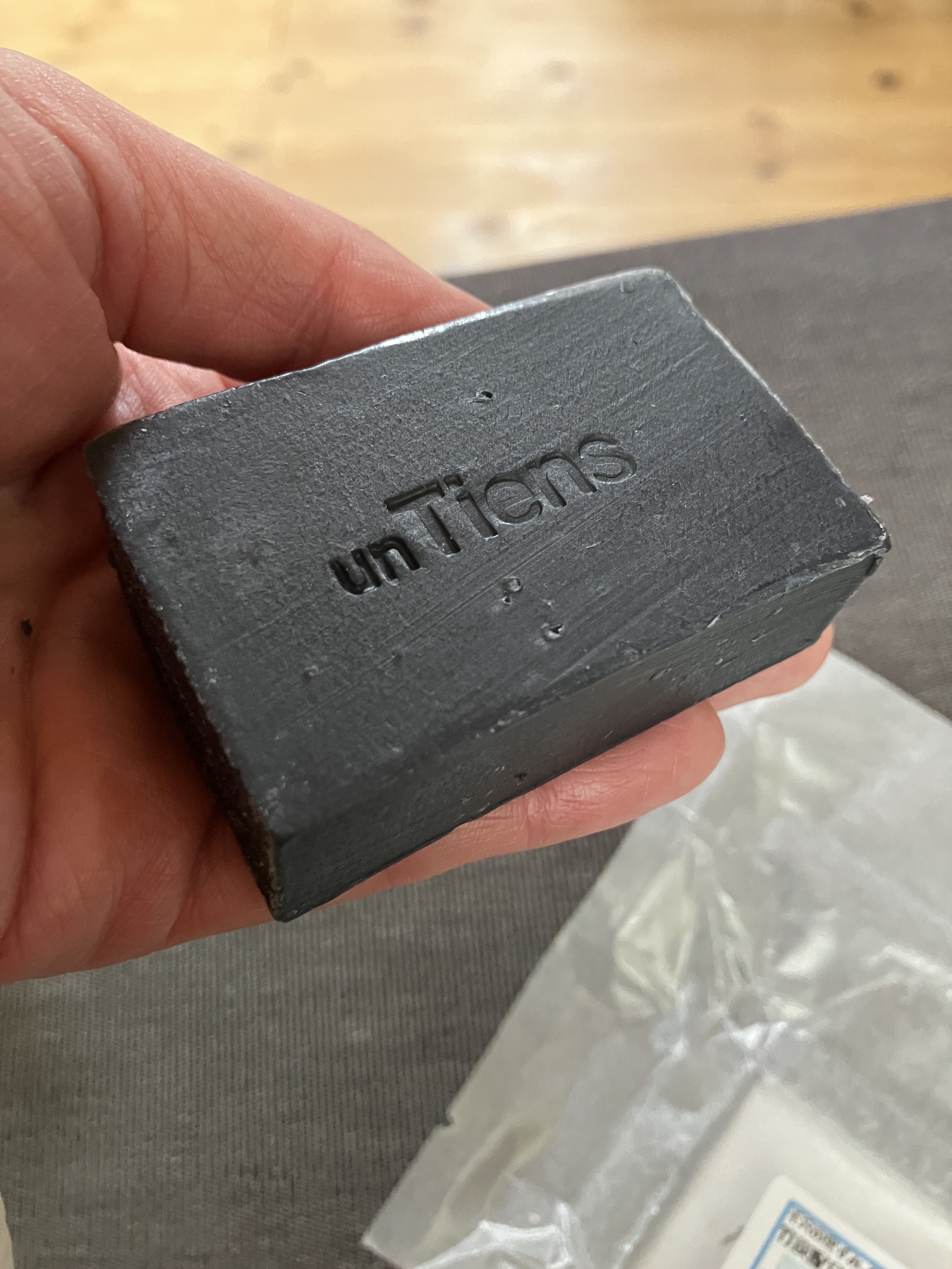 手作り洗顔石鹸 アンティアン プリンセス オブ ソープ 「漆黒」(竹炭入り)/アンティアン/洗顔石鹸を使ったクチコミ（2枚目）