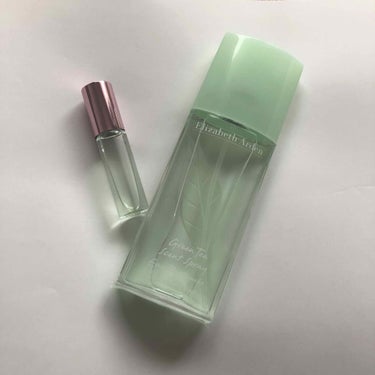 こんにちは☀︎

今回紹介するのは
Elizabeth Arden さんの
                GReeN Tea Scent Spray
という香水です。

ふとお店で出会い、
香水嫌いな