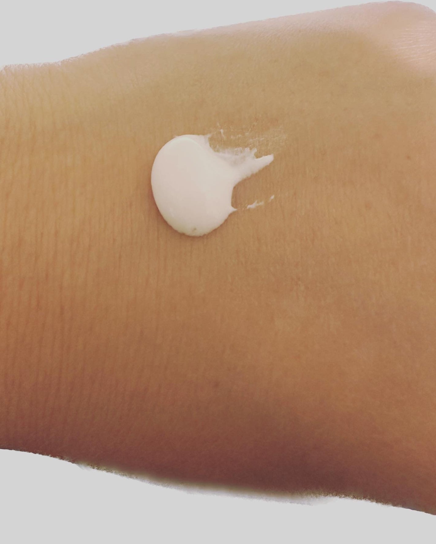 ニベアUV ディープ プロテクト&ケア トーンアップ エッセンス/ニベア/日焼け止めローションを使ったクチコミ(4枚目)