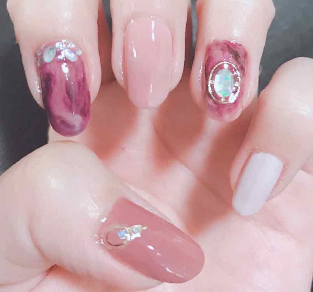 麦茶豆🐈⬛フォロバ100 on LIPS 「プチプラセルフネイル💅人差し指と薬指ですが、ベースの色は中指ぐ..」(1枚目)