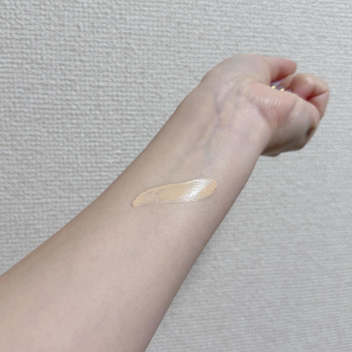 MOON on LIPS 「.🖤🤍🖤🤍🖤🤍ベースメイク製品を多く発売していて、カバー力抜群..」(2枚目)