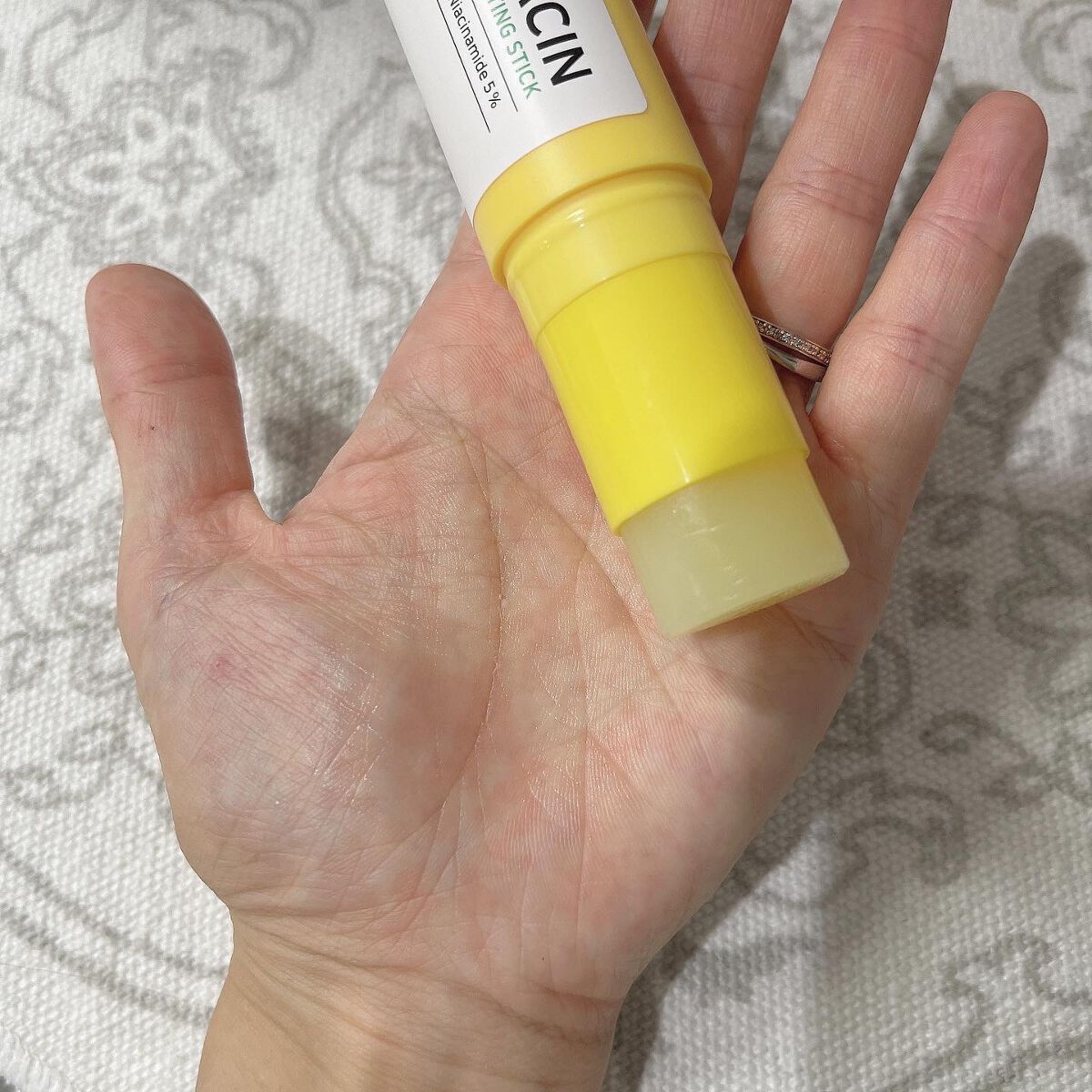 ゆずナイアシンダークスポットコレックティングスティック/SOME BY MI/美容液を使ったクチコミ（3枚目）