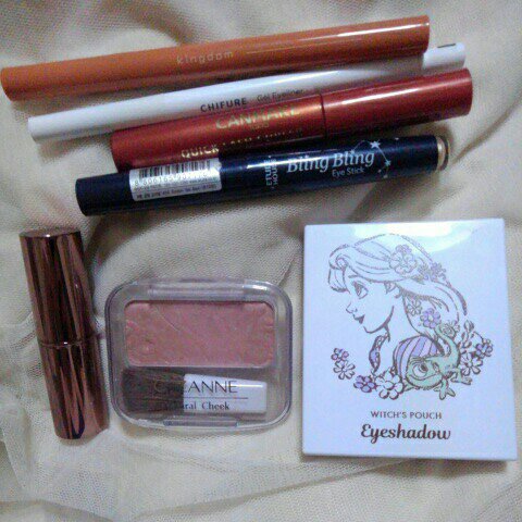 シャルマン・フルラージュ アイシャドウ 01 ブラン ボヌール/Witch's Pouch/アイシャドウパレットを使ったクチコミ（1枚目）