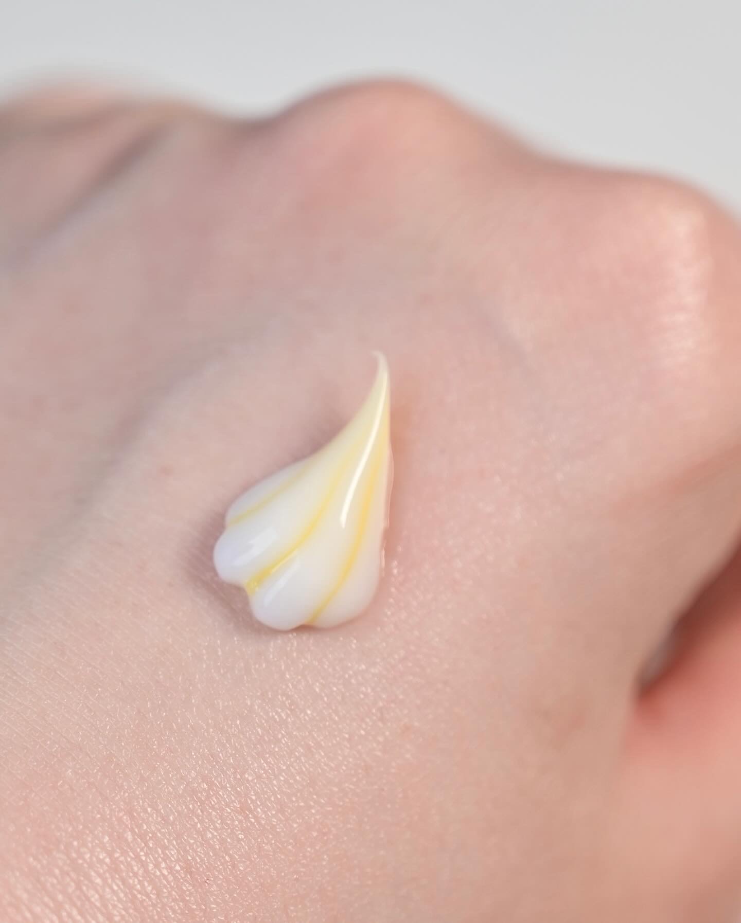 ホワイトトリュフダブルモイスチャークリーム/ダルバ/フェイスクリームを使ったクチコミ（3枚目）