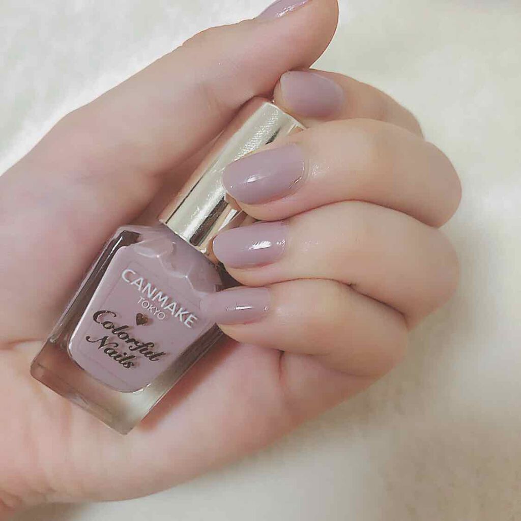 パーソナルカラーに合わせたネイル、透明感を上げることに成功。圧倒的感謝。

@CANMAKE カラフルネイルズ N10 

ペールラベンダーという色でグレーとパープルの中間のくすんだカラー。
ブルベ夏が大優勝した色です。指がいつもの数倍長く
