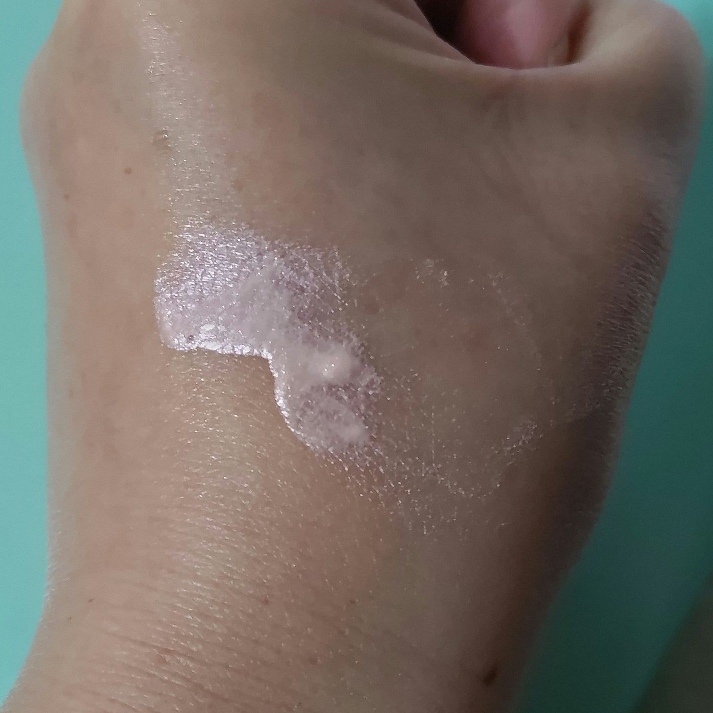 ル ブラン ロージー ドロップス/CHANEL/リキッドハイライトを使ったクチコミ(3枚目)