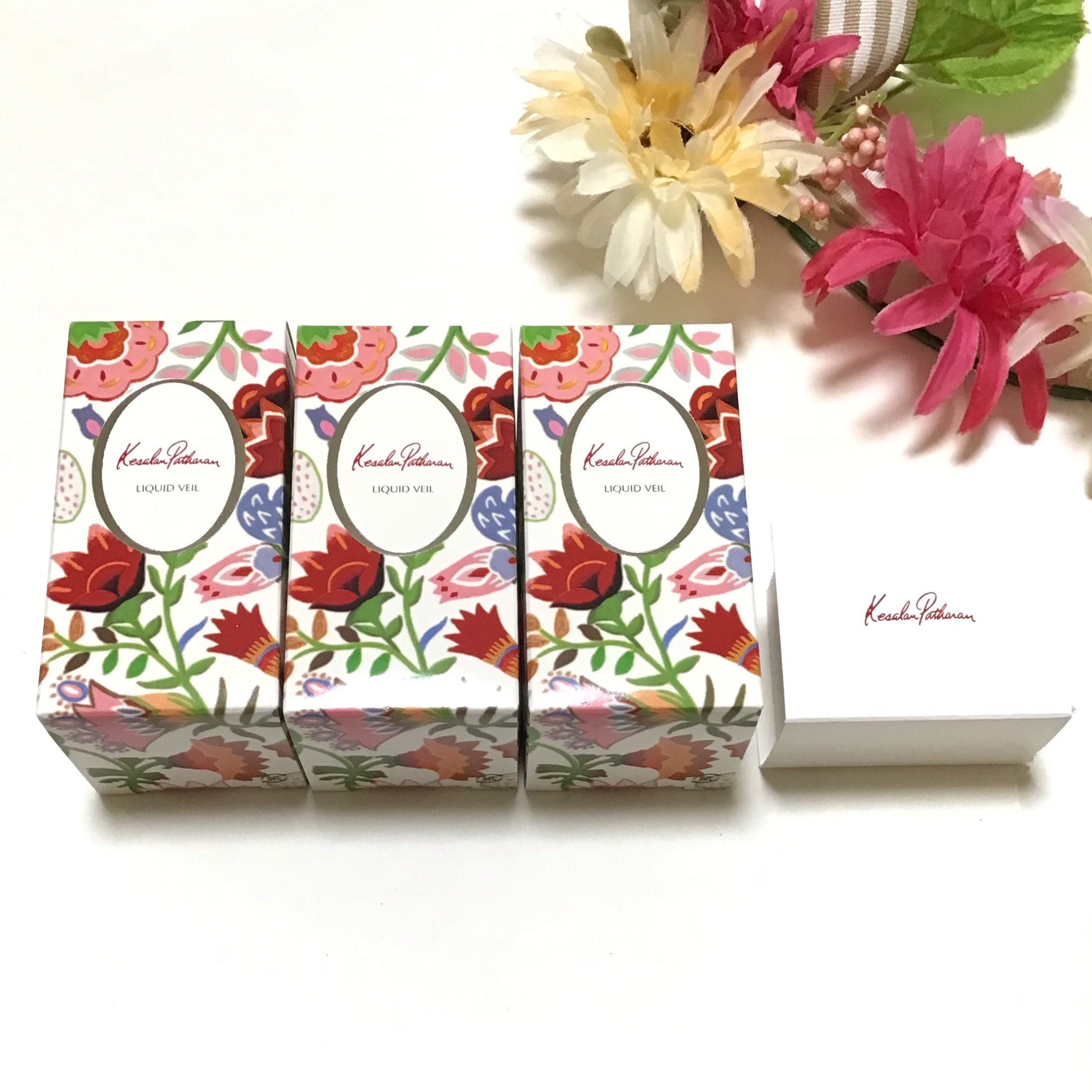 #PR #ケサランパサラン

『ケサランパサラン　リクイドヴェール（リキッドファンデーション）』を
モニターで使用しました。

商品名：リクイドヴェール
全3色
※今回、使用に最適な「ケサランパサラン メイクアップスポンジ 1個入り（非売品