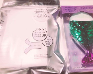 仕事帰りにDAISO寄ってきましたー♪
ザッとですが、購入品紹介します！


🍀メイクアップスポンジ バリューパック、カット型、40個

🍀ファンデーションブラシ(MM)

🍀GENEネイル ラズベリー