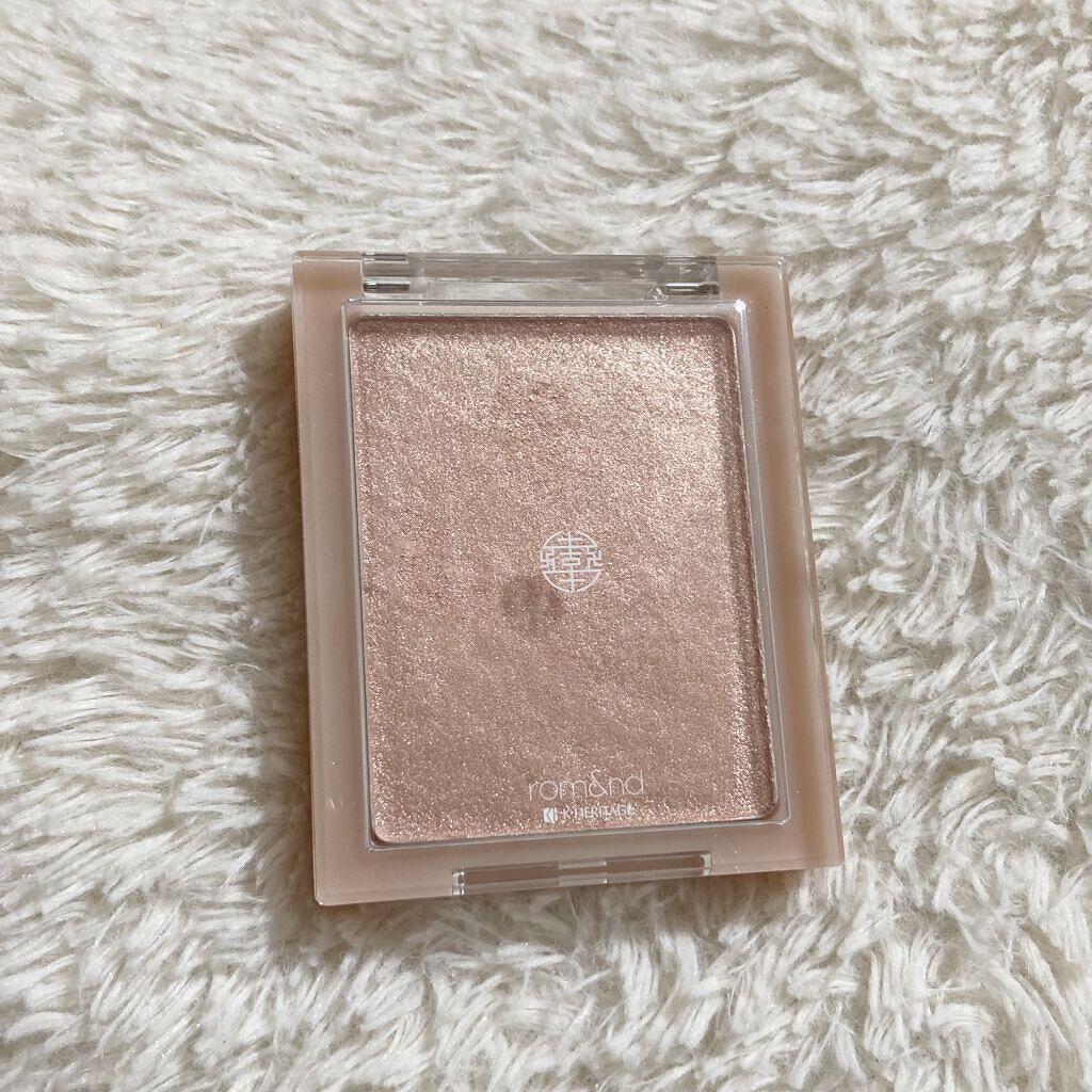 【使った商品】
　rom&nd  ヴェールライター
　 #01   sun kissed veil


【色味】
　肌馴染みの良いベージュ系のハイライト


【色もち】
　まあまあ良い！


【テクスチャ】
　しっとりサラサラ。


【良い