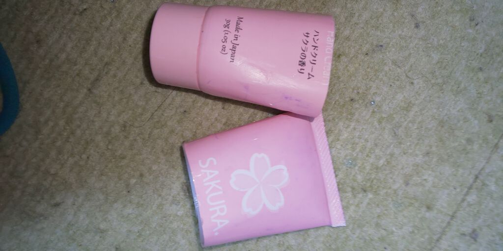 ハンドクリーム サクラの香り/DAISO/ハンドクリームを使ったクチコミ（2枚目）