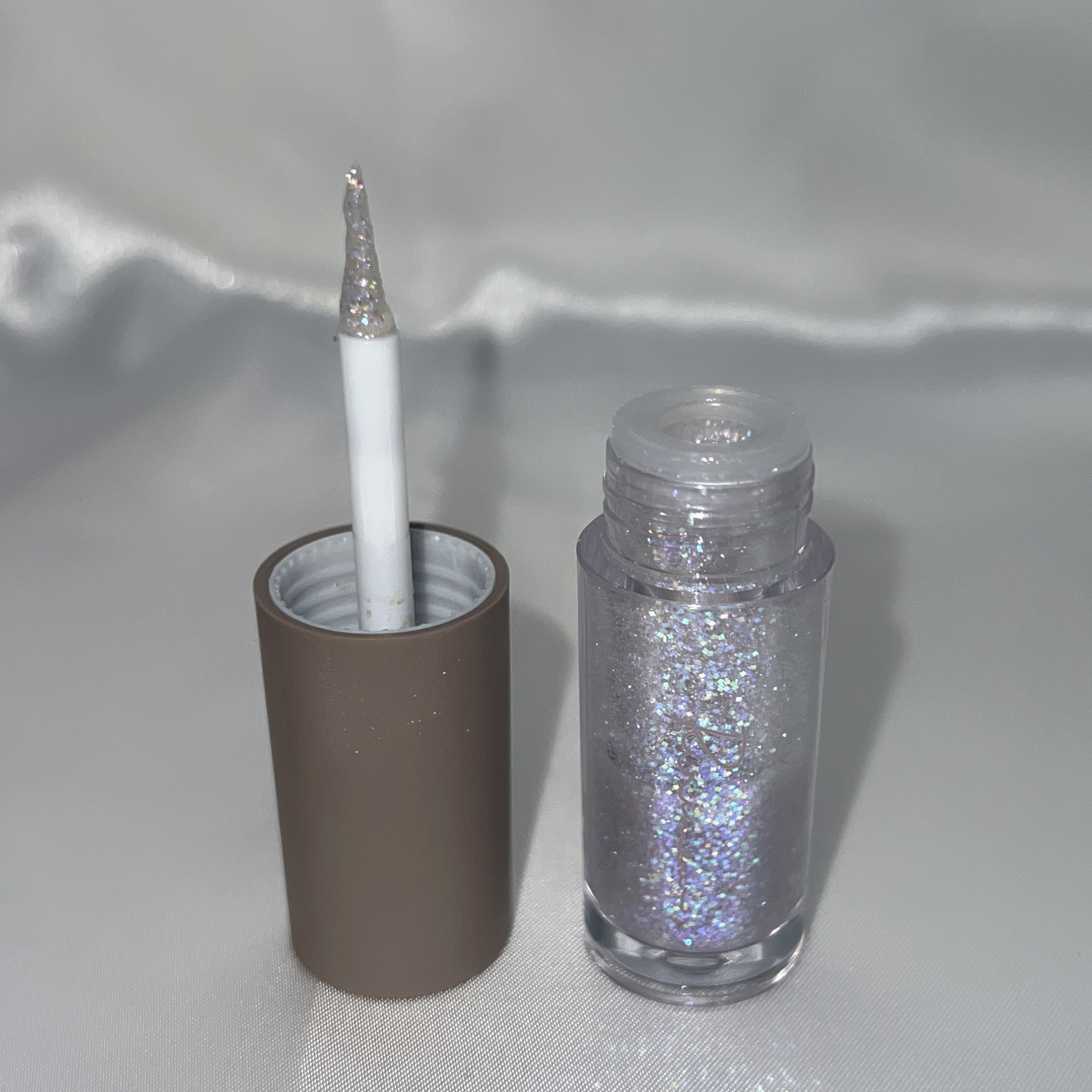 ピックミーアイズグリッター 04 チャームミー/Ririmew/グリッターを使ったクチコミ（2枚目）