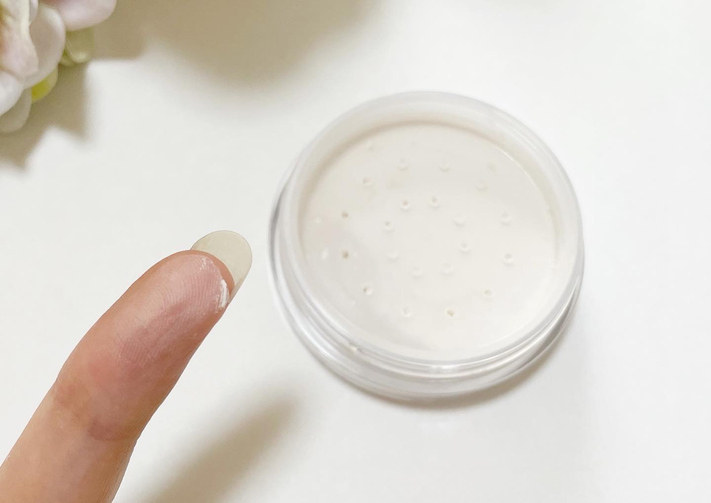 NULL フェイスパウダーのクチコミ「NULL フェイスパウダー 
⁡
テカリ・毛穴目立ちを抑えて清潔感のある肌へ導く男性用フェイス.....」（3枚目）