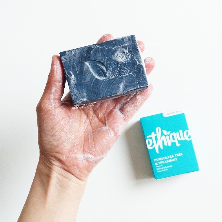 ボディウォッシュ バー スクラブ＆ティーツリー/Ethique/ボディ石鹸を使ったクチコミ（2枚目）