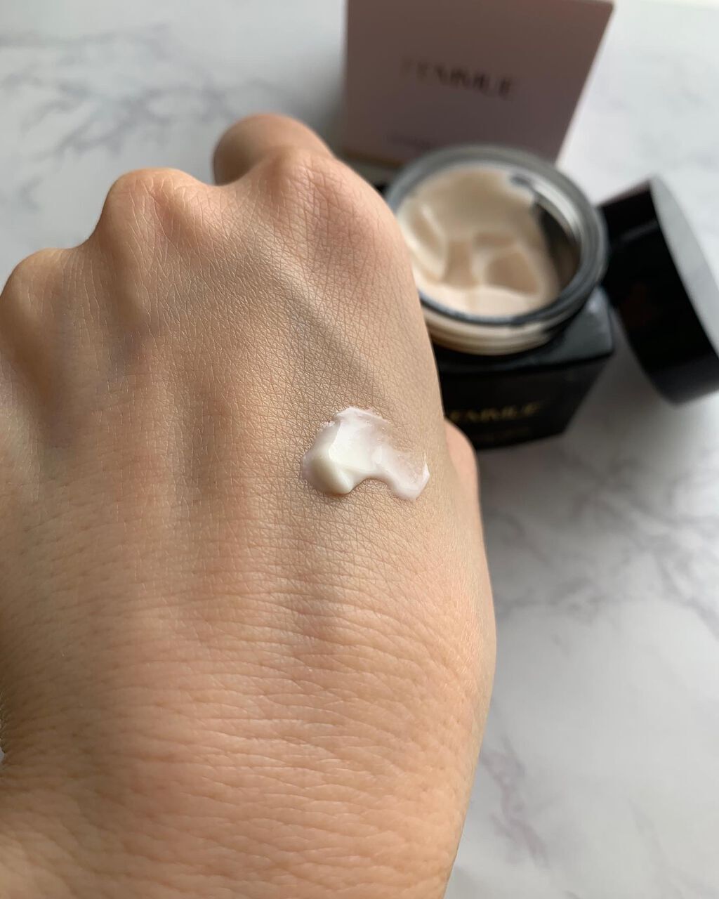 miho on LIPS 「私の1日のご褒美クリーム❤️✨#femmue#ルミエールヴァイ..」(2枚目)