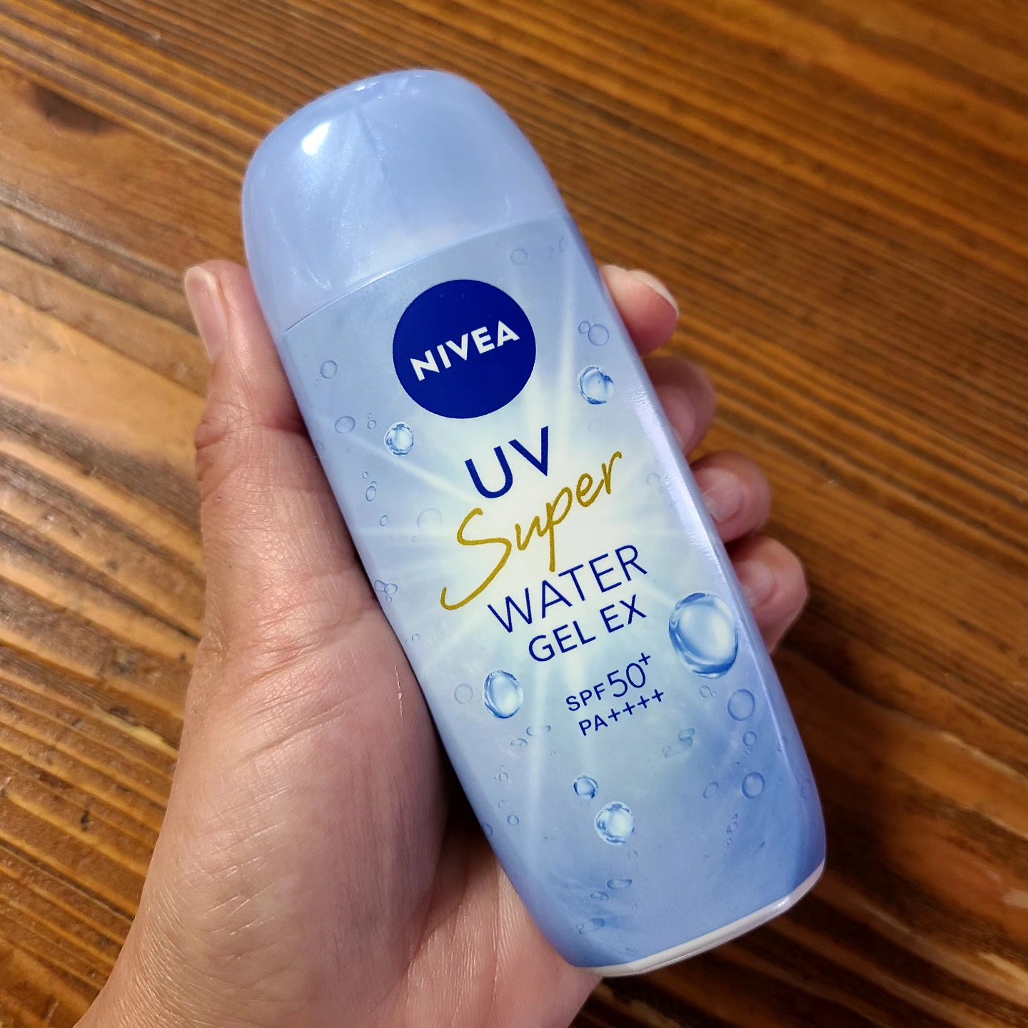 日焼けが気になる私は
日焼け止めが欠かせません!

40代肌の乾燥が酷く
マスクをしていて口回りがカサカサです

ウォータージェルEXを使ってみると
みずみずしいジェルで伸びがよく
ベタつかず軽いつけ心地がとっても気持ちが良いです

顔・か