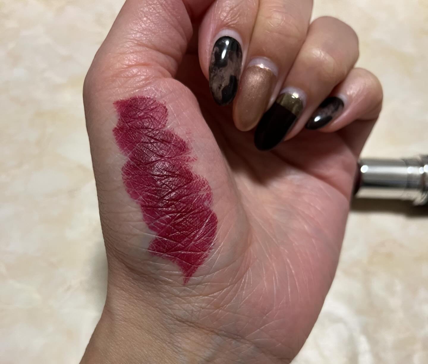 マキシマル シルキー マット リップスティック ディーバ/M・A・C/口紅を使ったクチコミ（3枚目）