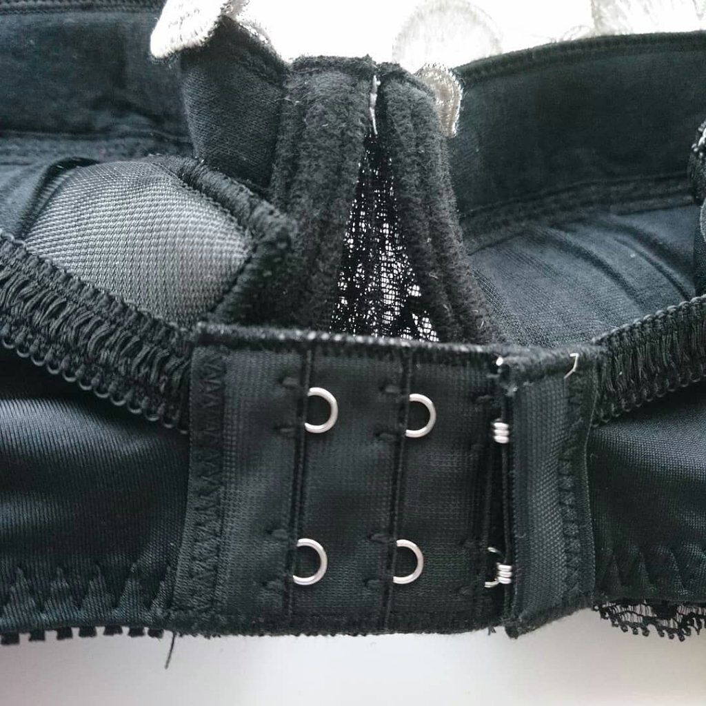 SESE on LIPS 「スライドしてね豪華なお花~🏵️フラワー刺しゅうが印象的安くて優..」(4枚目)