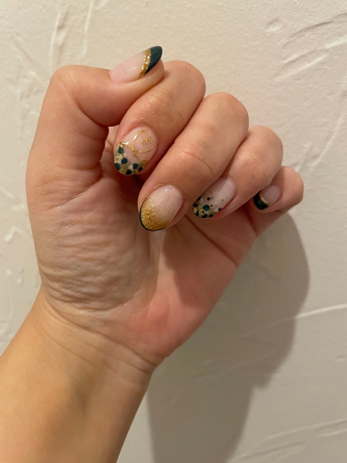 とうたちゃん(*'ω' *) on LIPS 「Newネイル💅💓散々悩んだけど、普段なら確実にやらないであろう..」(2枚目)