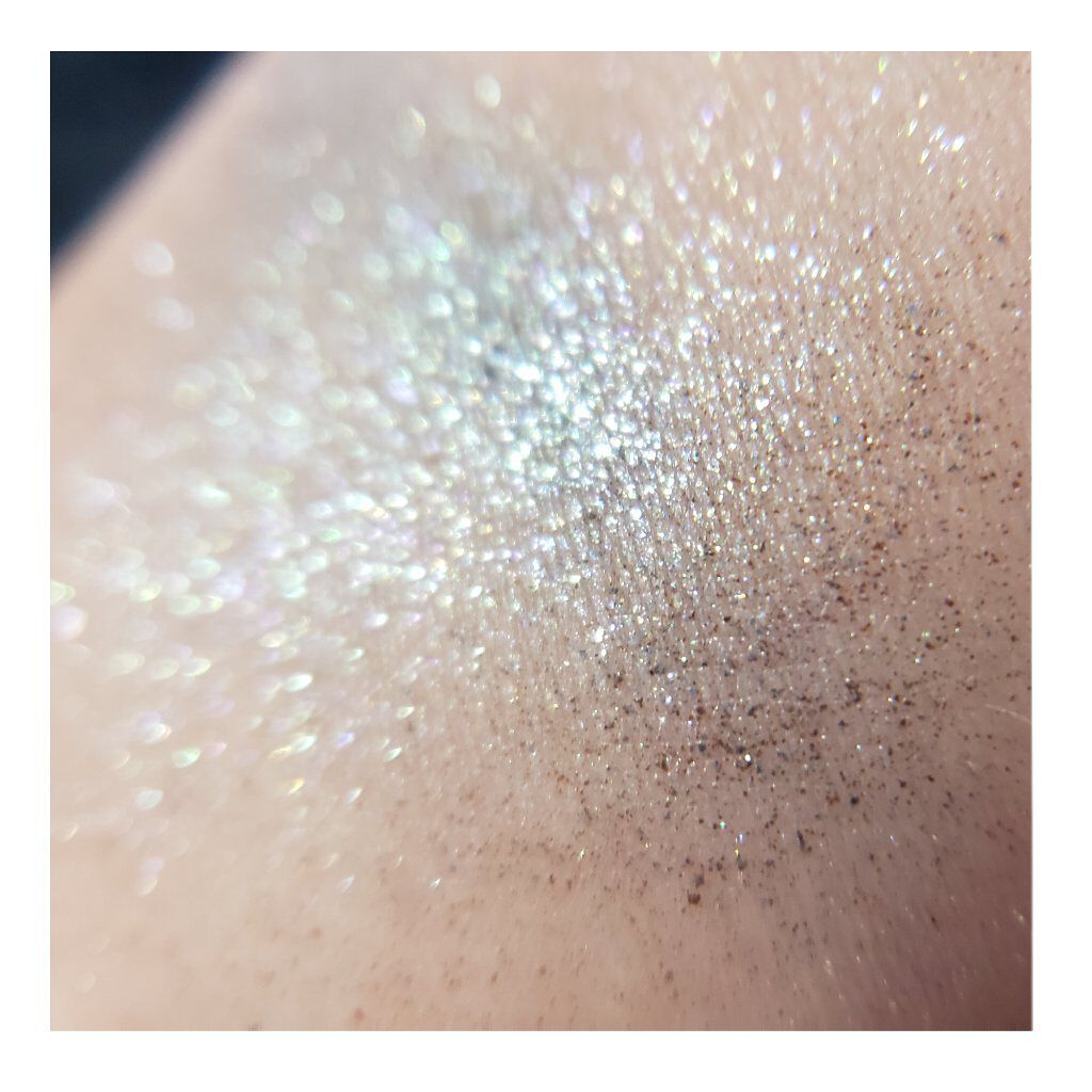 ダズルシャドウ トライ ミー オン/M・A・C/単色アイシャドウを使ったクチコミ（3枚目）