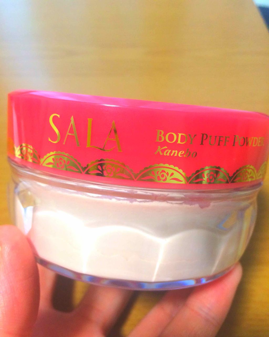 ボディパフパウダーN UV(サラの香り)/SALA/ボディパウダーを使ったクチコミ（1枚目）