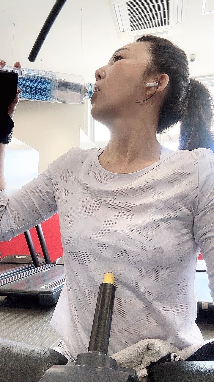 香山りか on LIPS 「みなさん、日常飲むお水に気をつけていますか?本当に安全に飲むこ..」(4枚目)