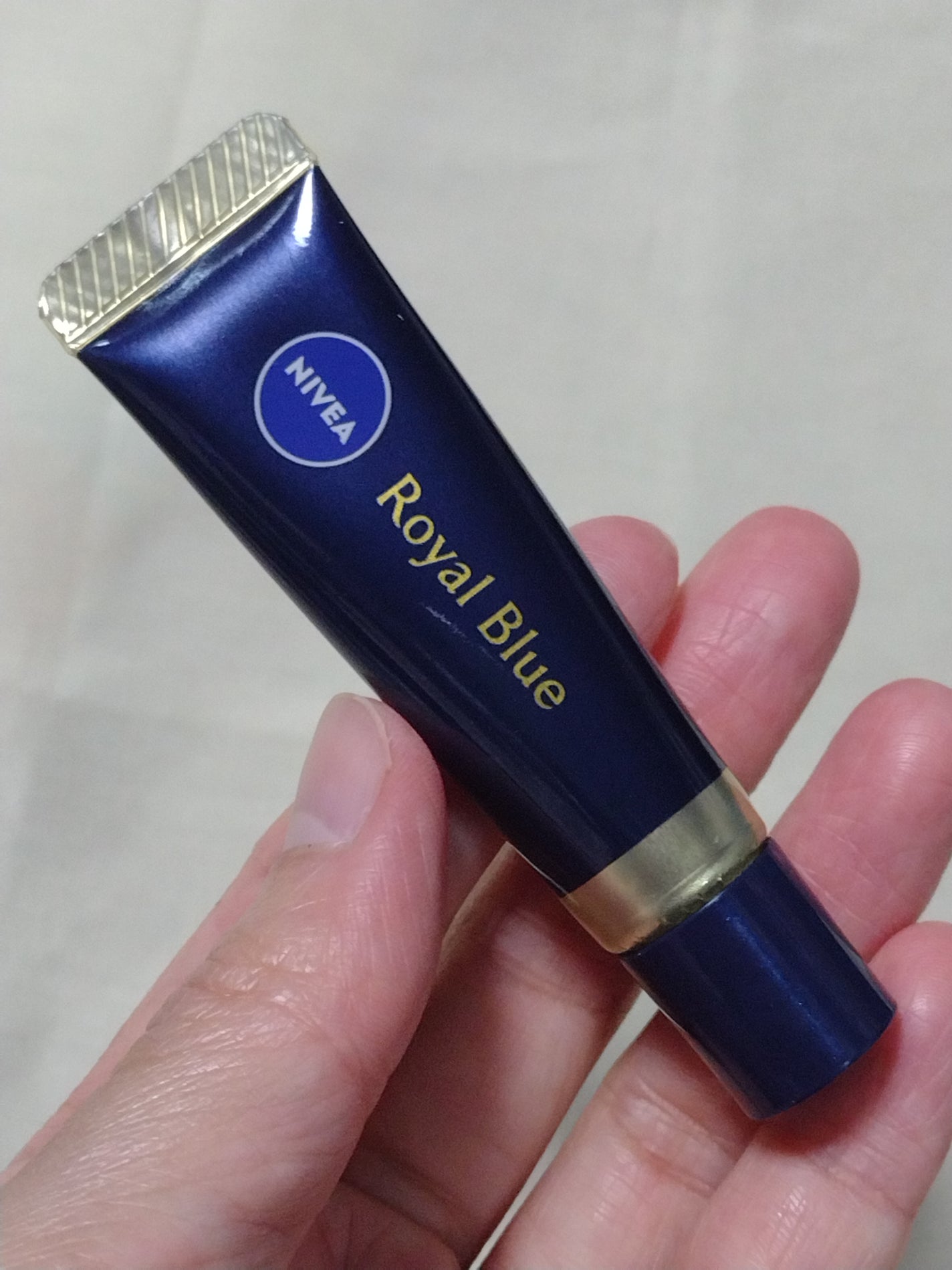 ニベア ロイヤルブルーリップ 濃密美容ケア/ニベア/リップ美容液を使ったクチコミ(1枚目)