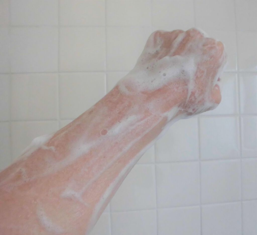 泡で出てくる ミルキィボディソープ やさしいせっけんの香り/ミルキィ/ボディソープを使ったクチコミ(2枚目)